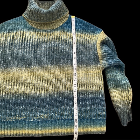 Old Navy Turtleneck L NWOT - Picture 4 of 6